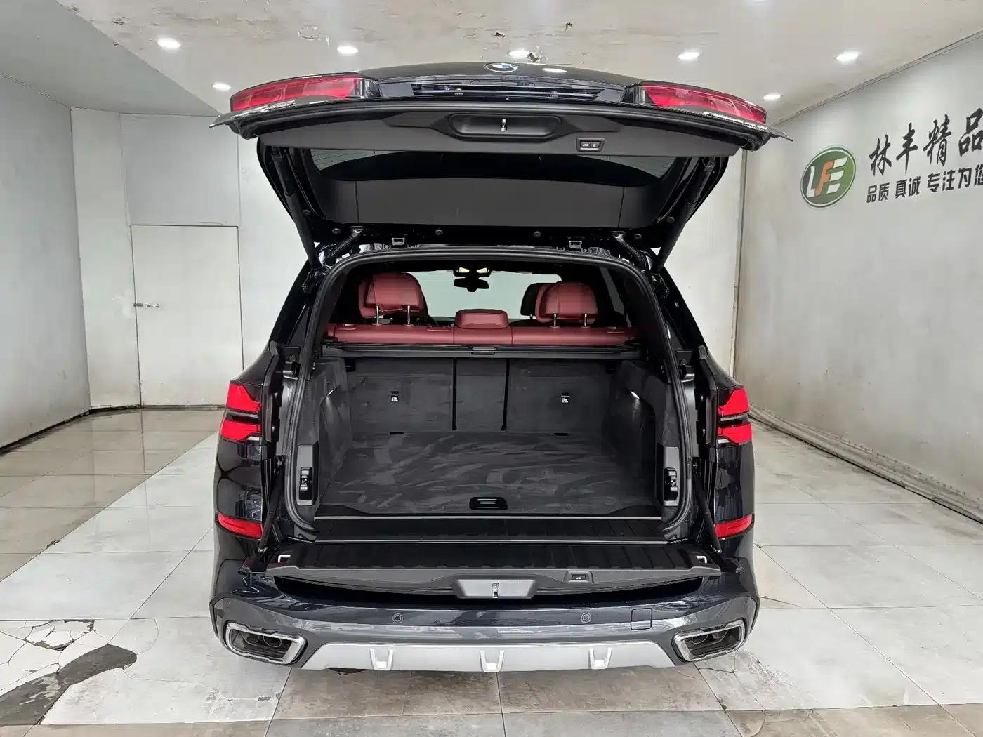 2023 BMW X5 xDrive 40Li M Sport Package — миниатюра 30