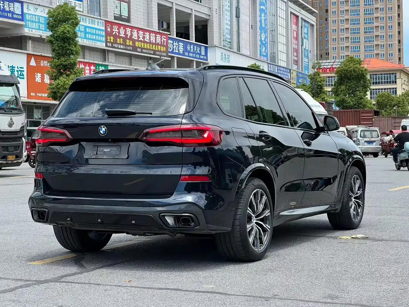 BMW X5 2022 xDrive 30Li M Sport Package — миниатюра 9