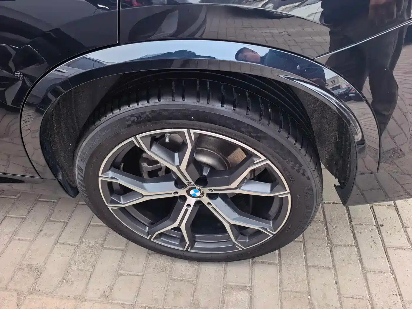 BMW X5 2023 xDrive 30Li M Sport Shadow Edition — миниатюра 17