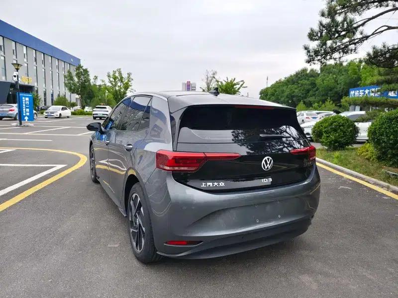 Volkswagen ID.3 2024 Outstanding Edition — миниатюра 4
