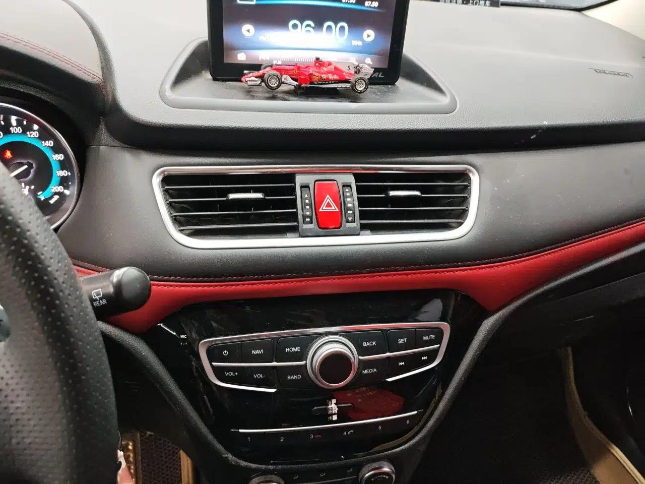 Haval H1 2016 Revised Version Blue Badge 1.5L AMT Luxury Edition — миниатюра 13