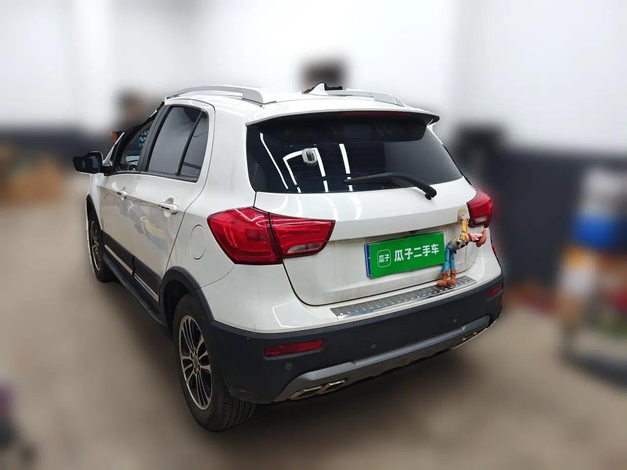 Haval H1 2016 Revised Version Blue Badge 1.5L AMT Luxury Edition — миниатюра 4