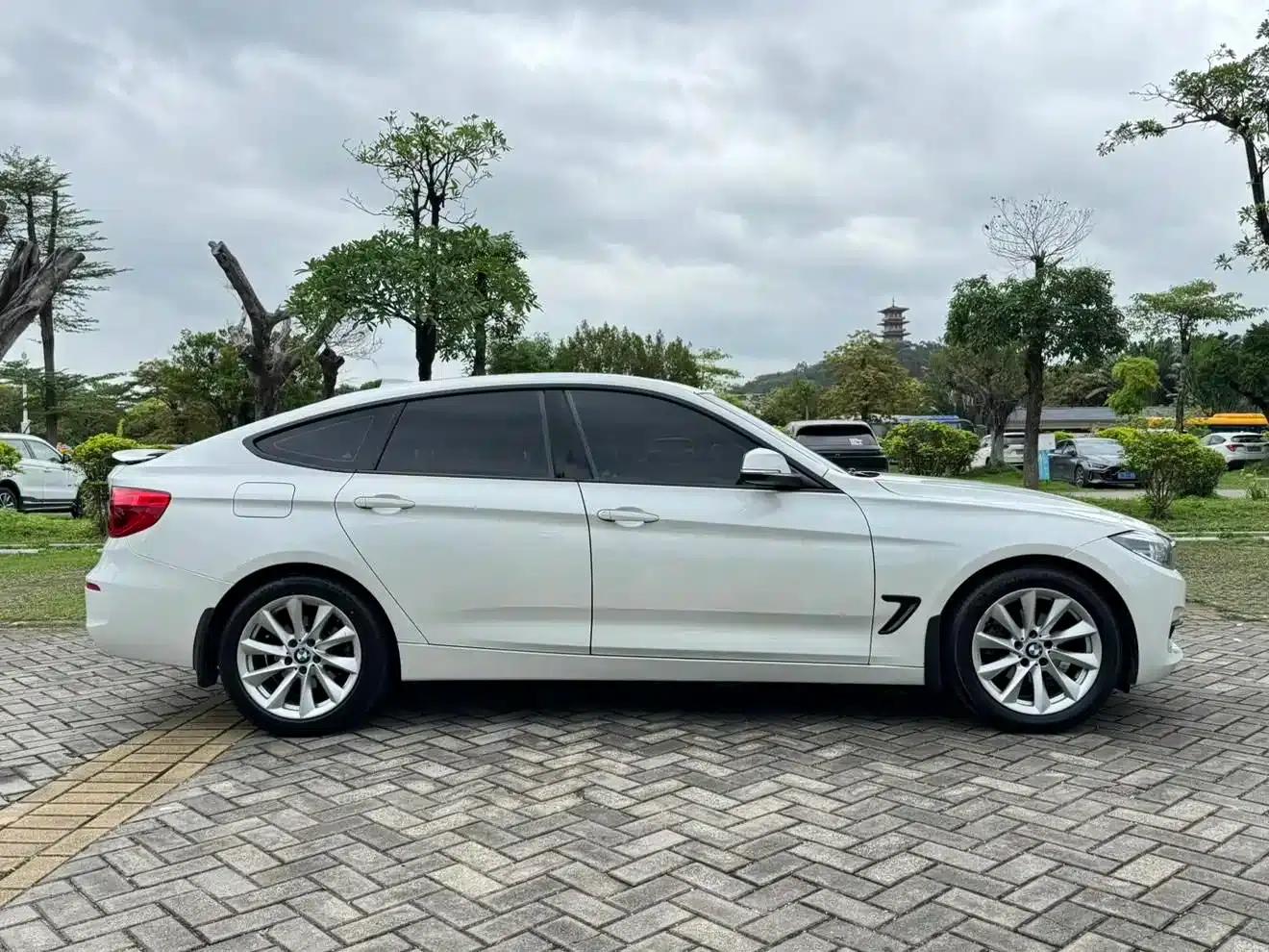 2019 BMW 3 Series GT 320i M Sport — миниатюра 7