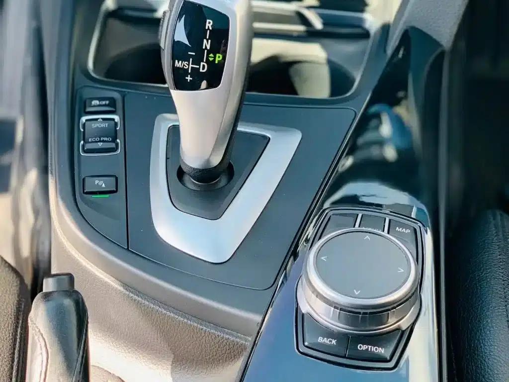 2020 BMW 3 Series GT 320i M Sport Package — миниатюра 6