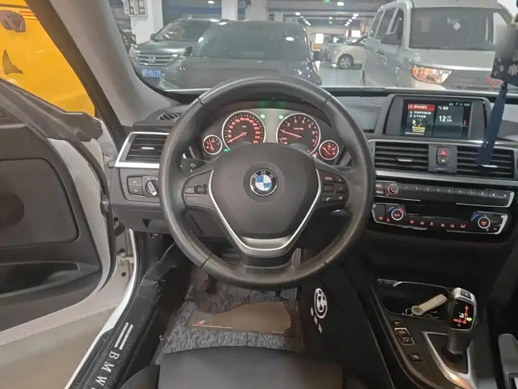 BMW 3 Series GT 2018 320i Fashion Edition — миниатюра 11