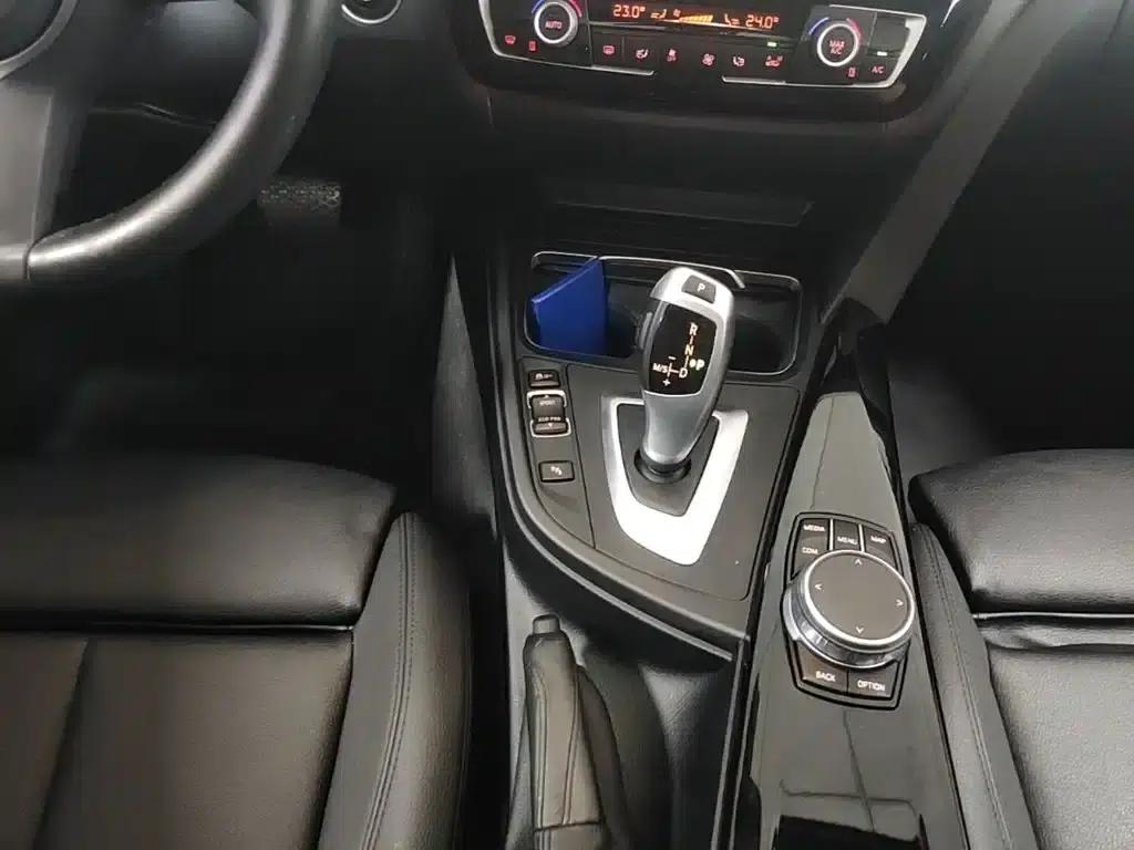 2020 BMW 3 Series GT 320i M Sport Package — миниатюра 14