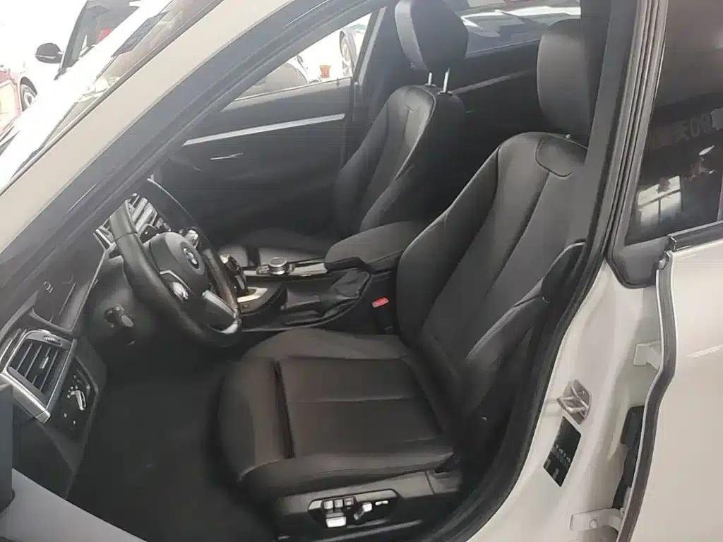 2020 BMW 3 Series GT 320i M Sport Package — миниатюра 15