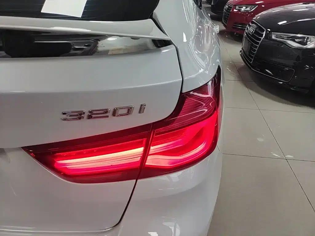 2020 BMW 3 Series GT 320i M Sport Package — миниатюра 8
