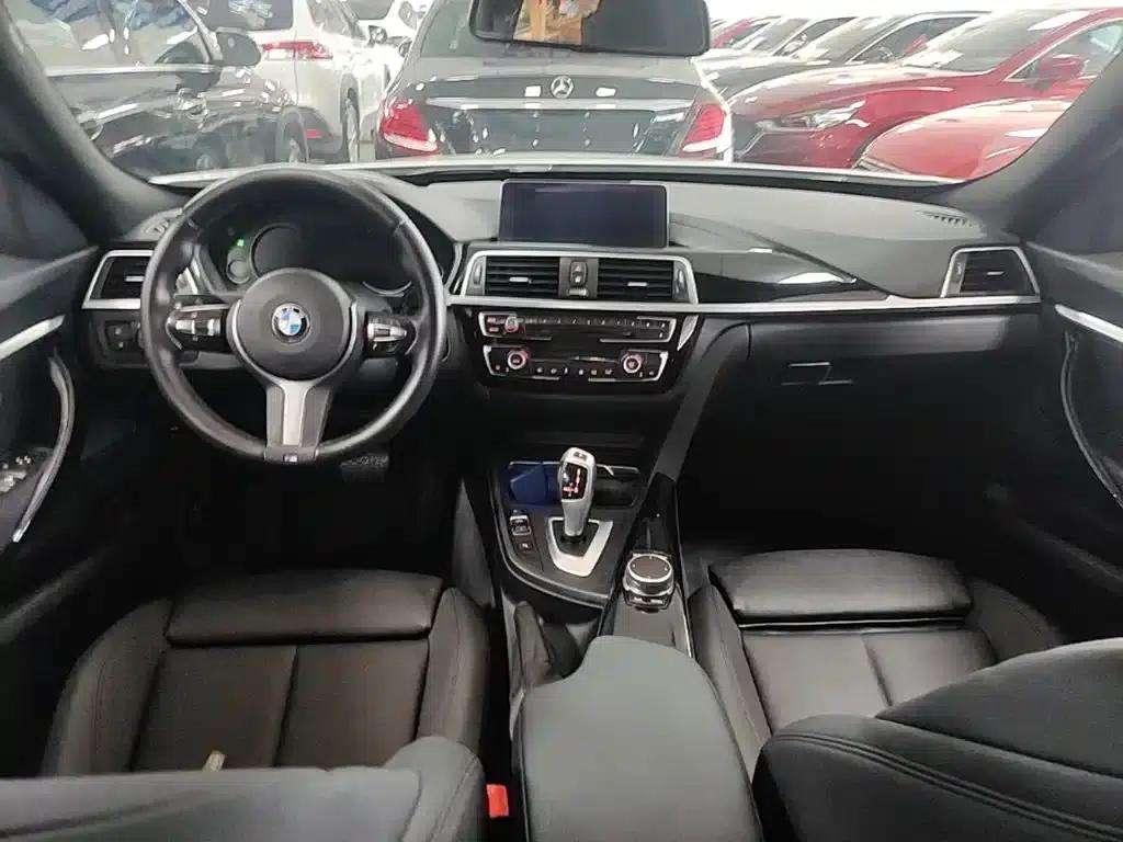 2020 BMW 3 Series GT 320i M Sport Package — миниатюра 10