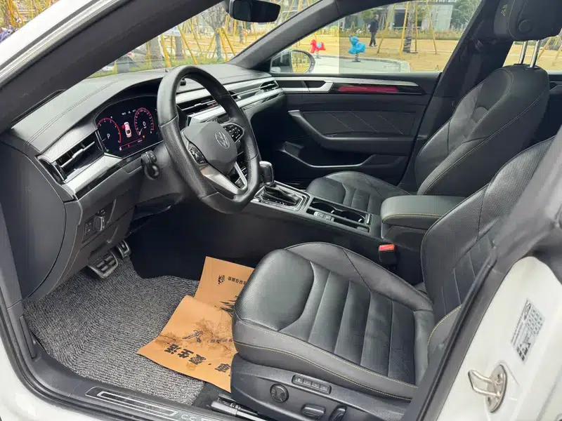 Volkswagen CC 2023 380TSI Striking Edition — миниатюра 9