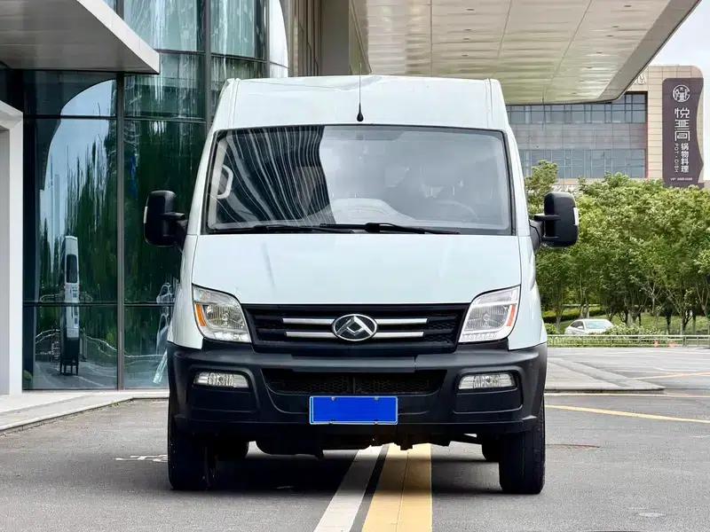 Xintu V80 2019 Classic Model 2.5T 6-speed Manual Transmission Short Wheelbase Mid-Roof 5/6 Seats — миниатюра 2