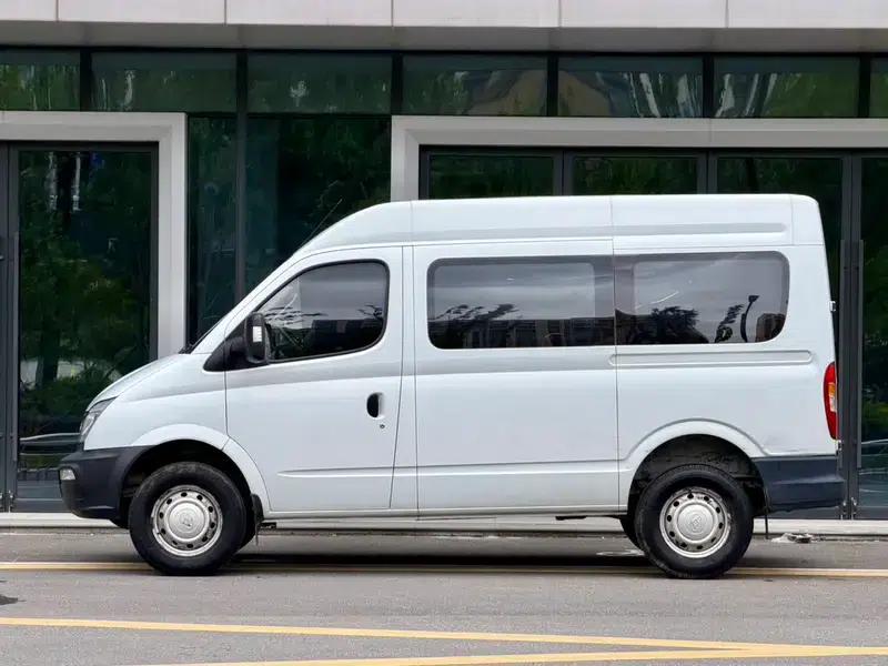 Xintu V80 2019 Classic Model 2.5T 6-speed Manual Transmission Short Wheelbase Mid-Roof 5/6 Seats — миниатюра 3