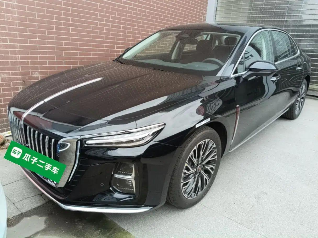 Hongqi H5 2025 2.0T Automatic Flag Edition – 500 000 Units Commemorative Version — миниатюра 1