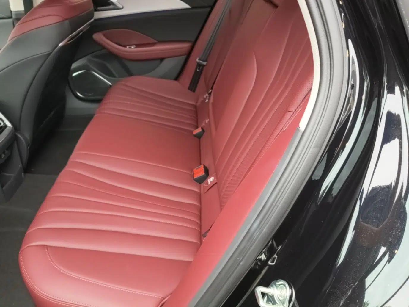 Hongqi H5 2025 2.0T Automatic Flag Edition – 500 000 Units Commemorative Version — миниатюра 20