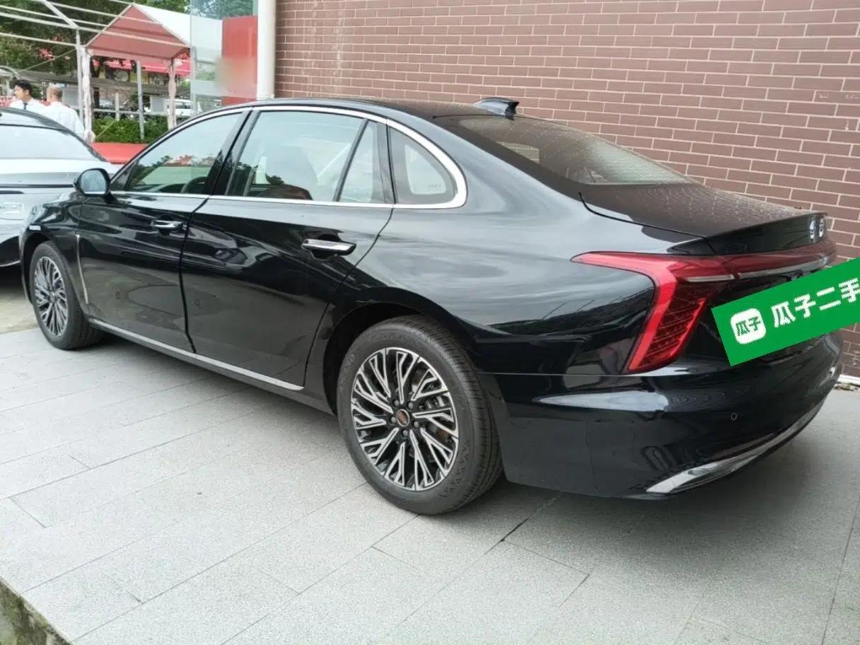 Hongqi H5 2025 2.0T Automatic Flag Edition – 500 000 Units Commemorative Version — миниатюра 4