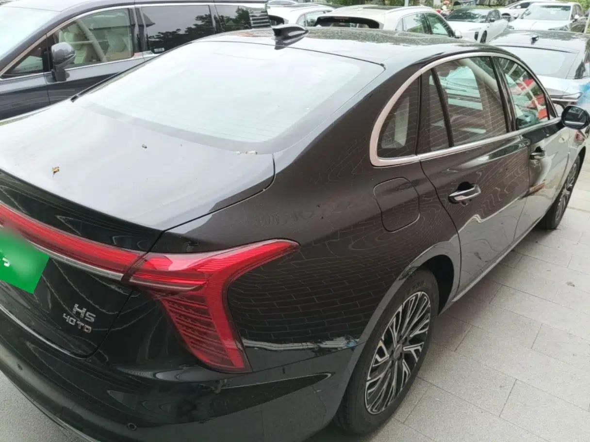Hongqi H5 2025 2.0T Automatic Flag Edition – 500 000 Units Commemorative Version — миниатюра 6