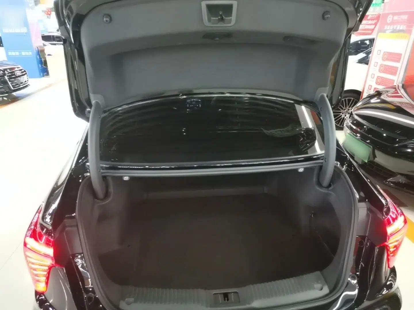 Hongqi H5 2024 2.0T Automatic Smart Connect Flagship Edition — миниатюра 22