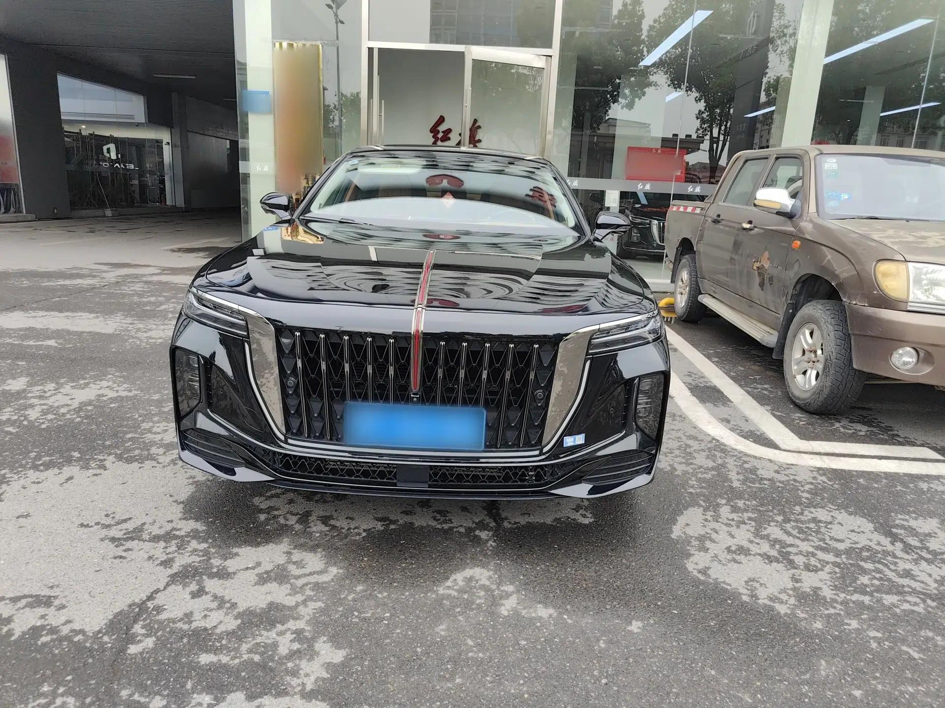 Hongqi H9 2025 2.0T Two-Wheel Drive Flagship Private Enjoyment Fashion Edition 5 Seats — миниатюра 4