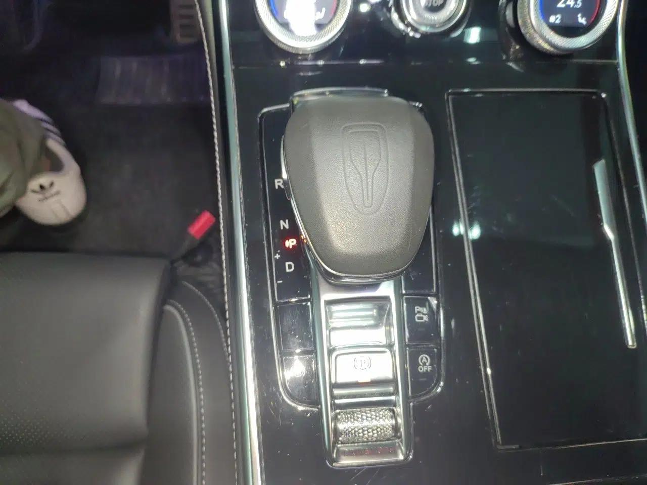 Hongqi H9 2020 2.0T Smart Connect Flagship Edition — миниатюра 13