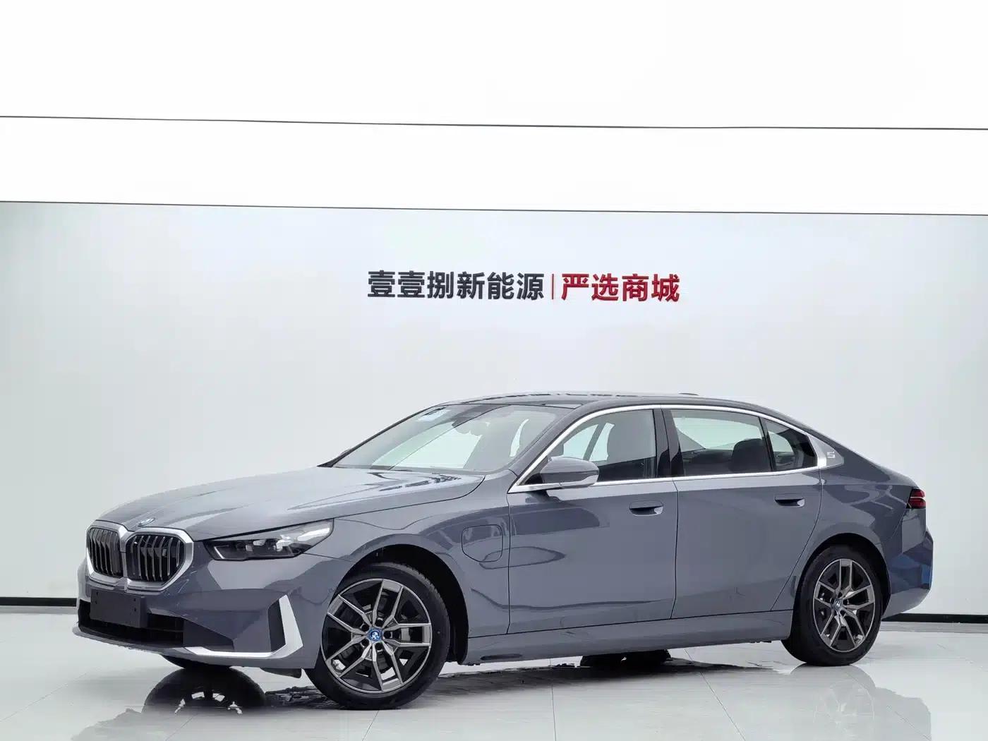 BMW i5 2025 eDrive 35L Luxury Package — миниатюра 1