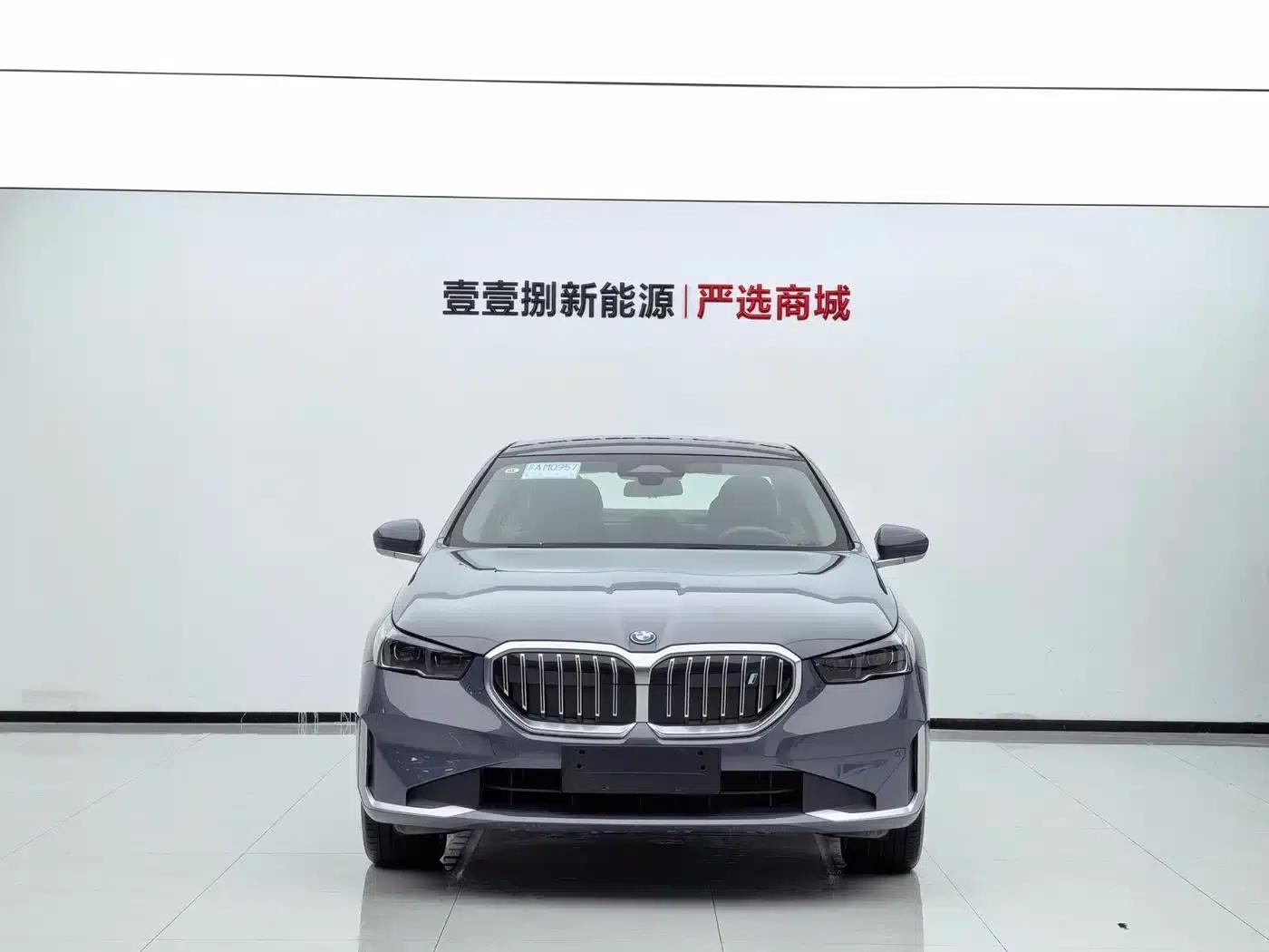 BMW i5 2025 eDrive 35L Luxury Package — миниатюра 2