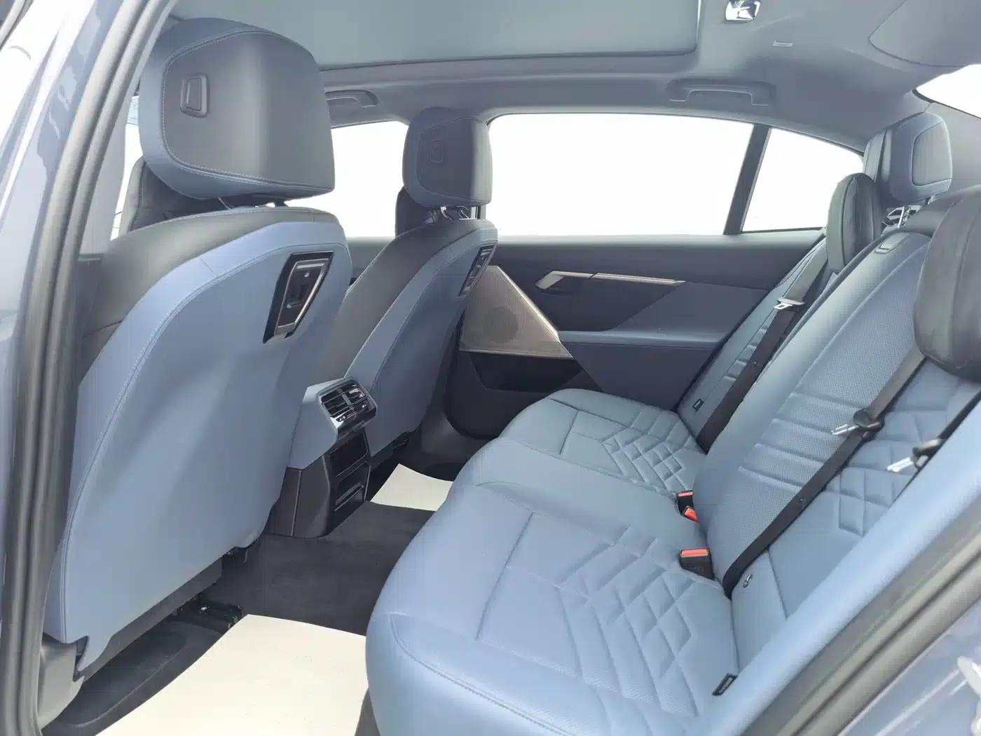 BMW i5 2025 eDrive 35L Luxury Package — миниатюра 5