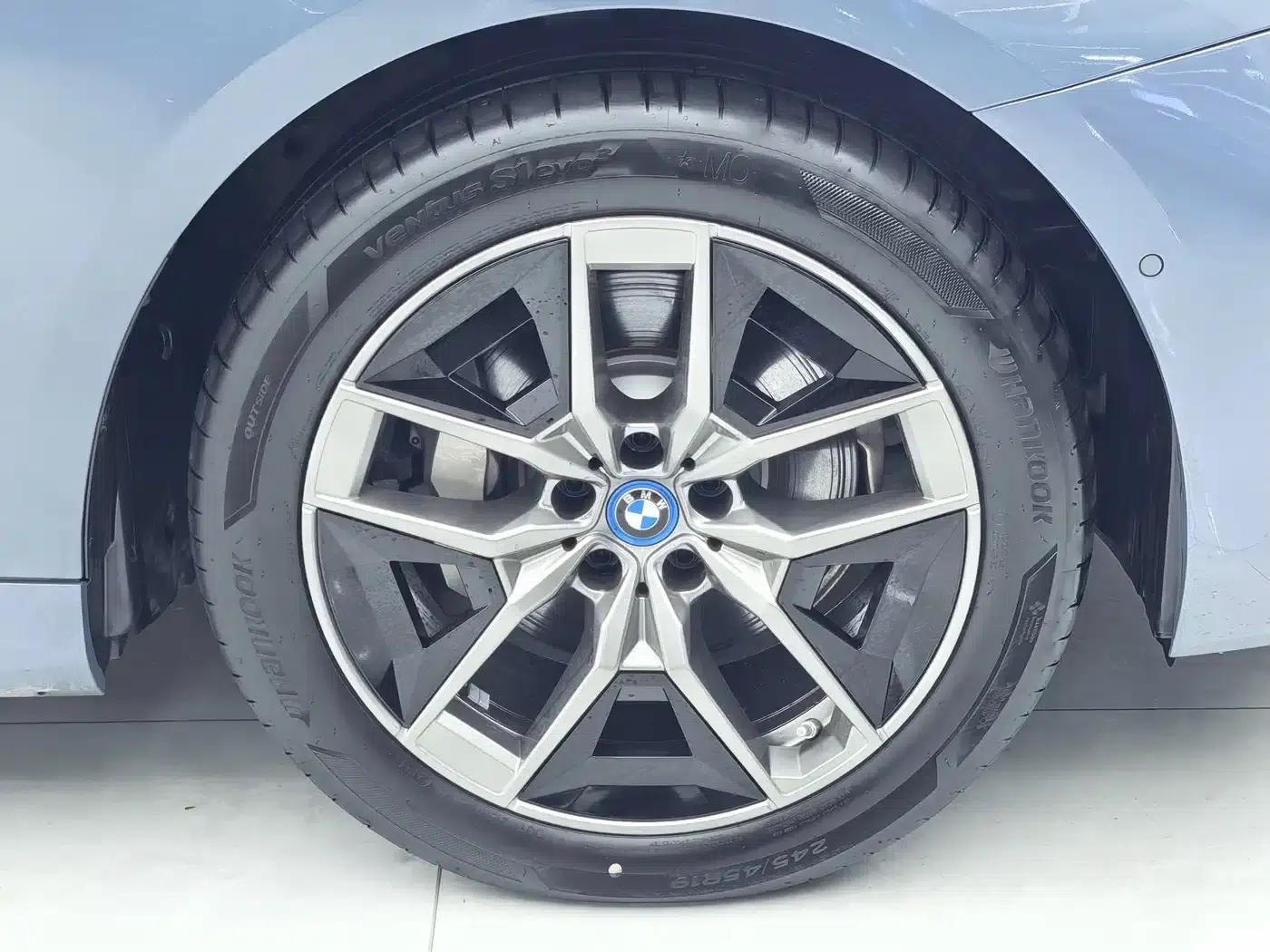 BMW i5 2025 eDrive 35L Luxury Package — миниатюра 8