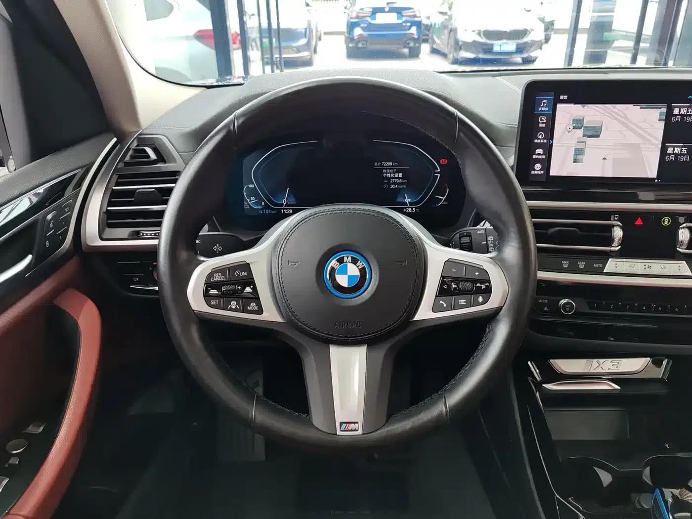 BMW iX3 2022 Leading Edition — миниатюра 8