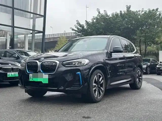 BMW iX3 2022 Facelift Leading Edition — миниатюра 1