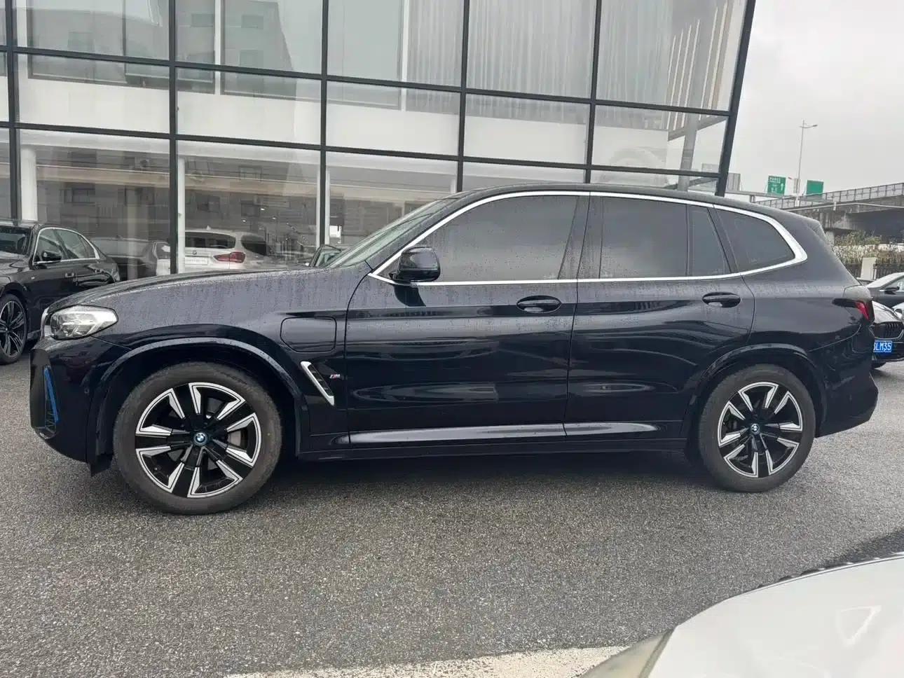 BMW iX3 2022 Facelift Leading Edition — миниатюра 11