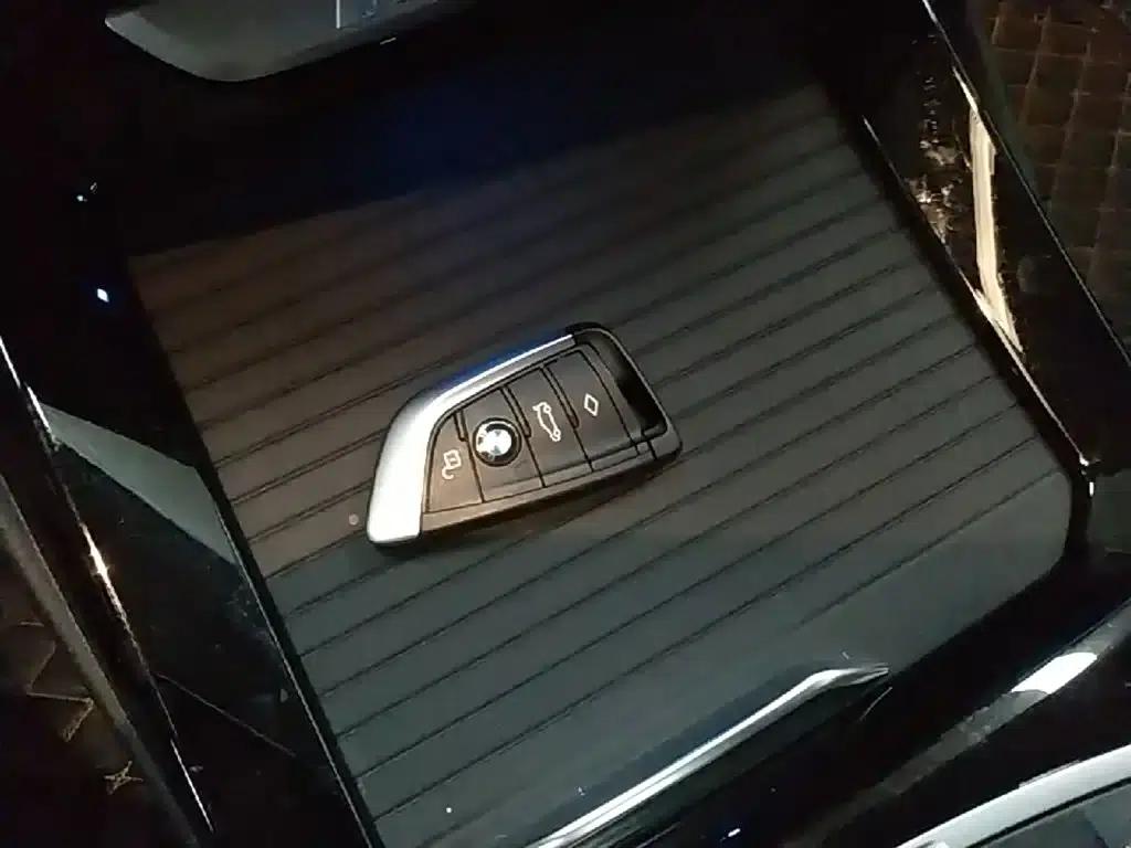 BMW iX3 2023 Leading Edition — миниатюра 9