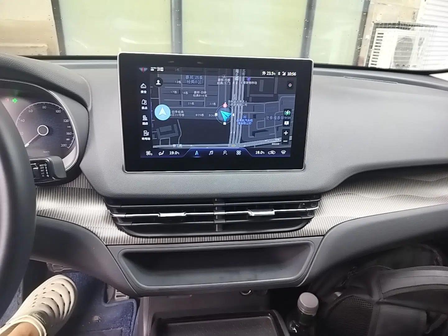 Hongqi E-QM5 2022 431 km Charge & Enjoy Edition — миниатюра 15