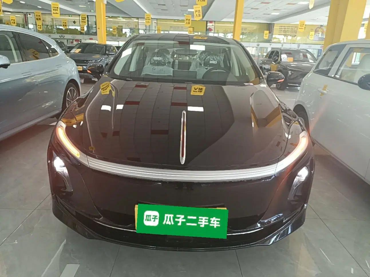 Hongqi E-QM5 2025 500km Range Commuter Version — миниатюра 2