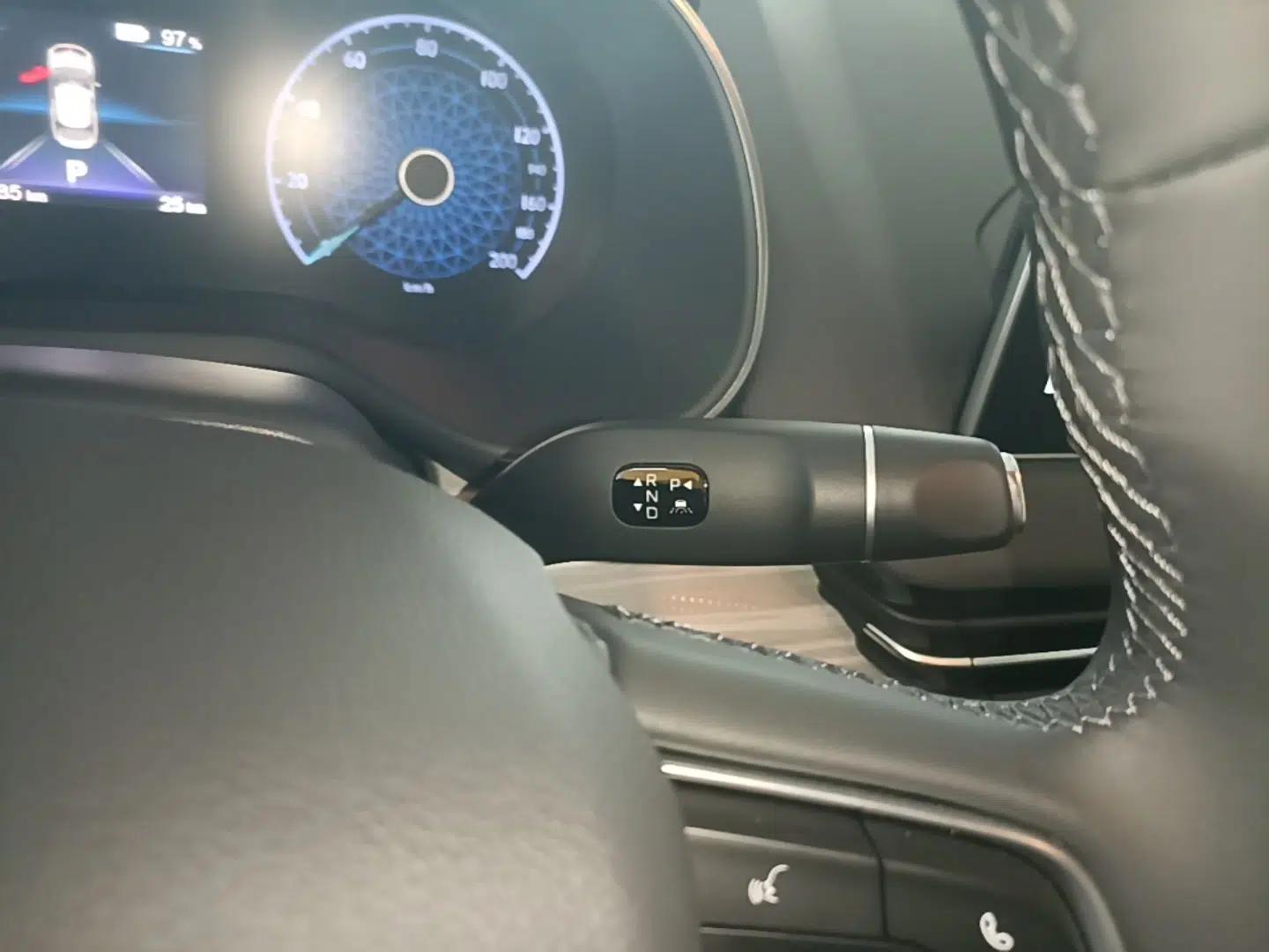 Hongqi E-QM5 2025 500km Range Commuter Version — миниатюра 21
