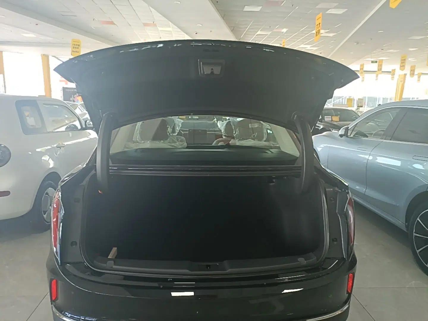 Hongqi E-QM5 2025 500km Range Commuter Version — миниатюра 27