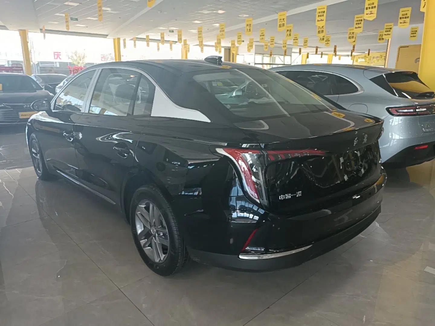 Hongqi E-QM5 2025 500km Range Commuter Version — миниатюра 4