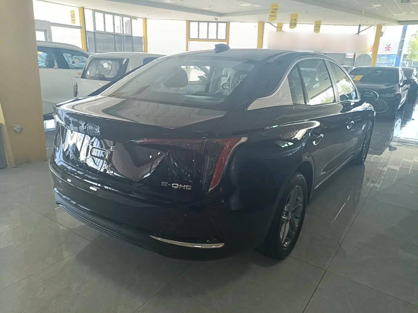 Hongqi E-QM5 2025 500km Range Commuter Version — миниатюра 6