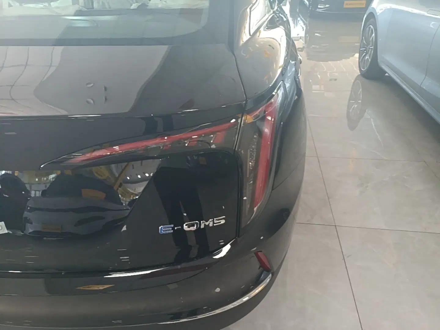 Hongqi E-QM5 2025 500km Range Commuter Version — миниатюра 9