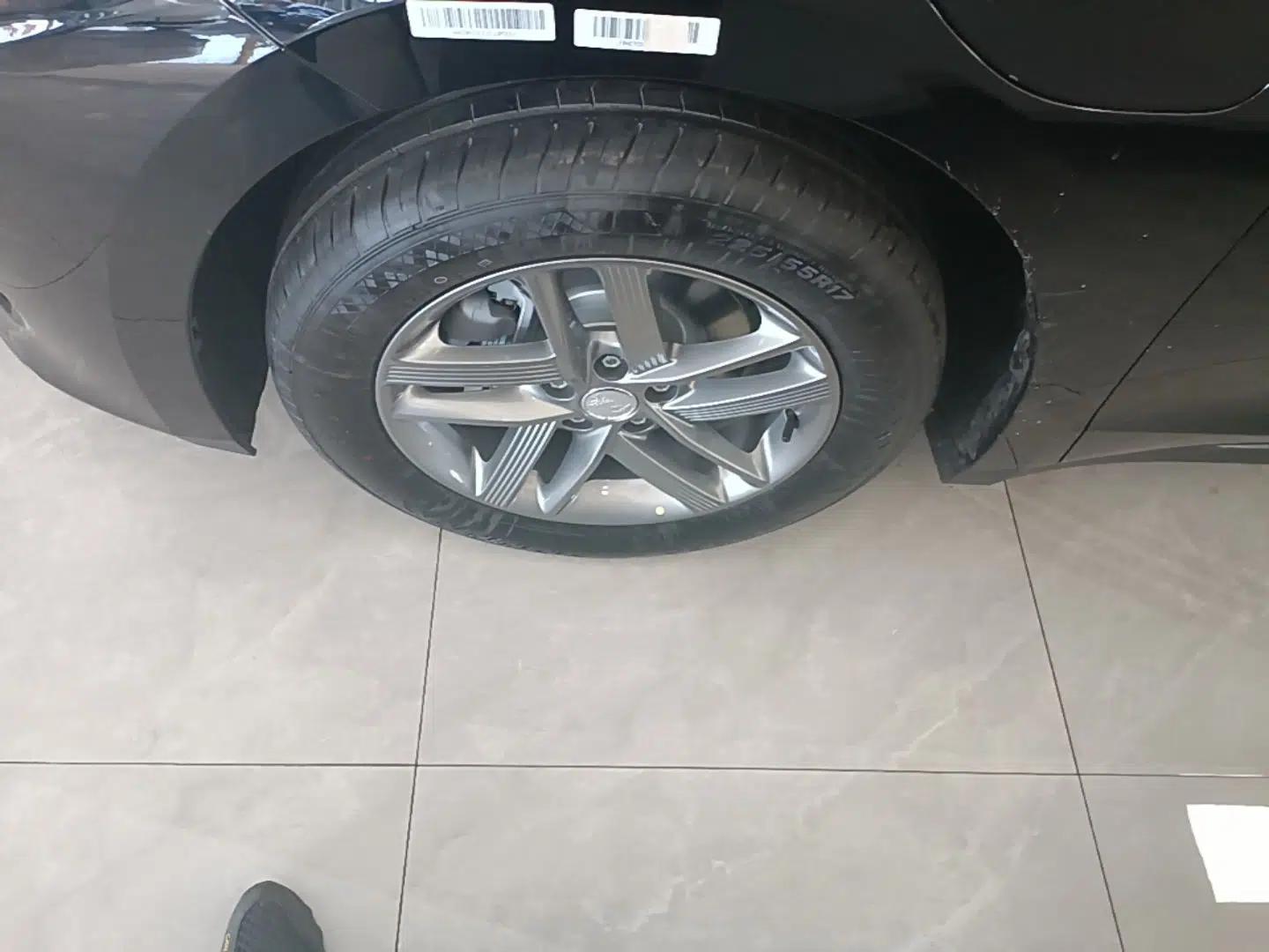 Hongqi E-QM5 2025 500km Range Commuter Version — миниатюра 10