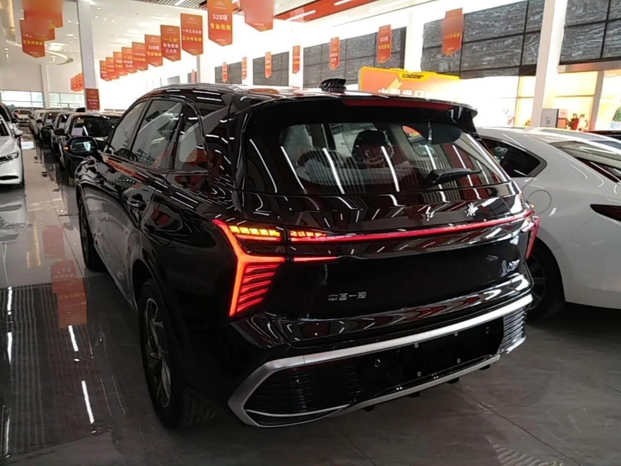 Hongqi HS3 PHEV 2024 PHEV 115km Jingwei Edition — миниатюра 4