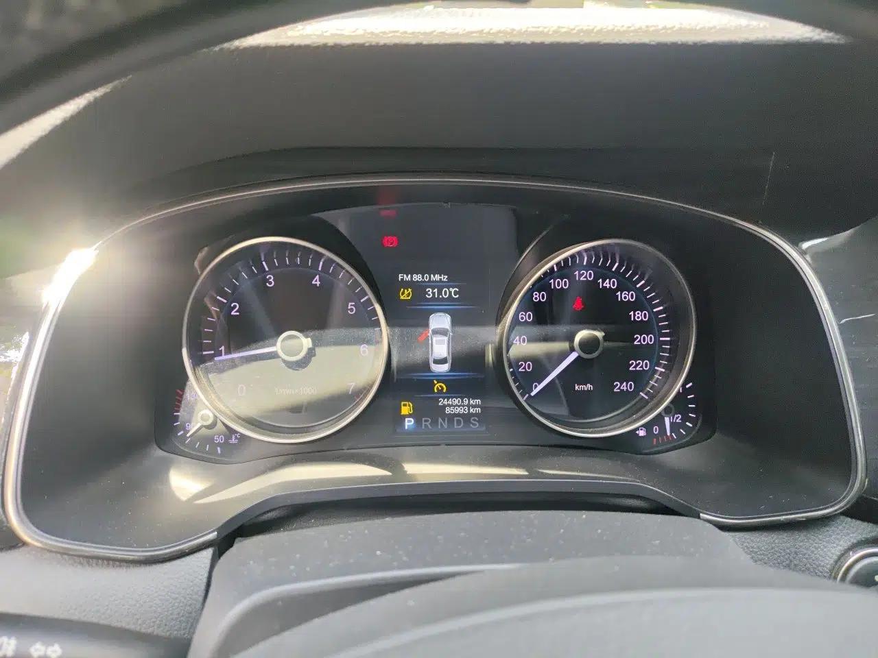 Hongqi H7 H7 2018 Model 1.8L Automatic 5-Seater — миниатюра 11