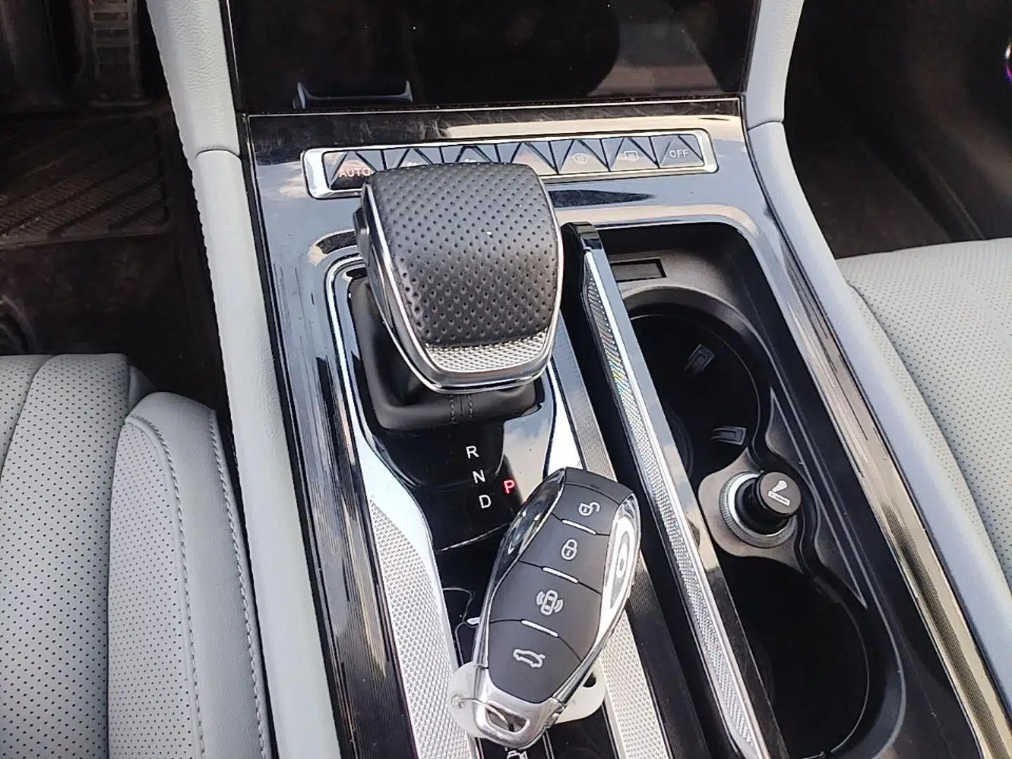 Hongqi H5 PHEV 2025 170 Super Hybrid Version — миниатюра 11
