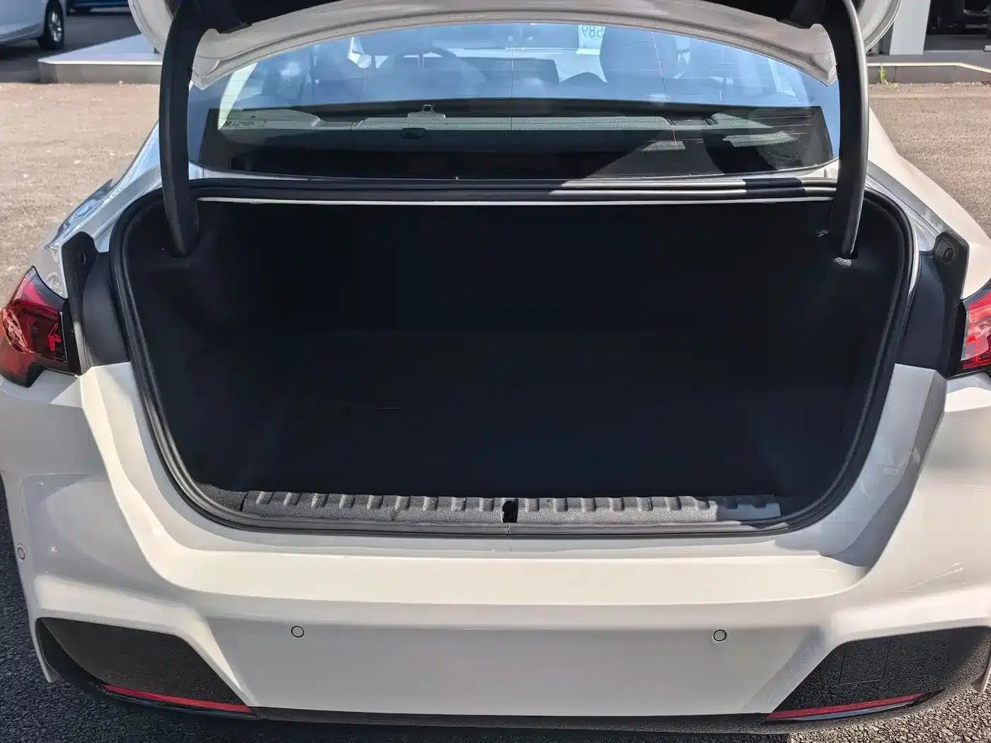 2025 BMW 2 Series 225L M Sport Package — миниатюра 20