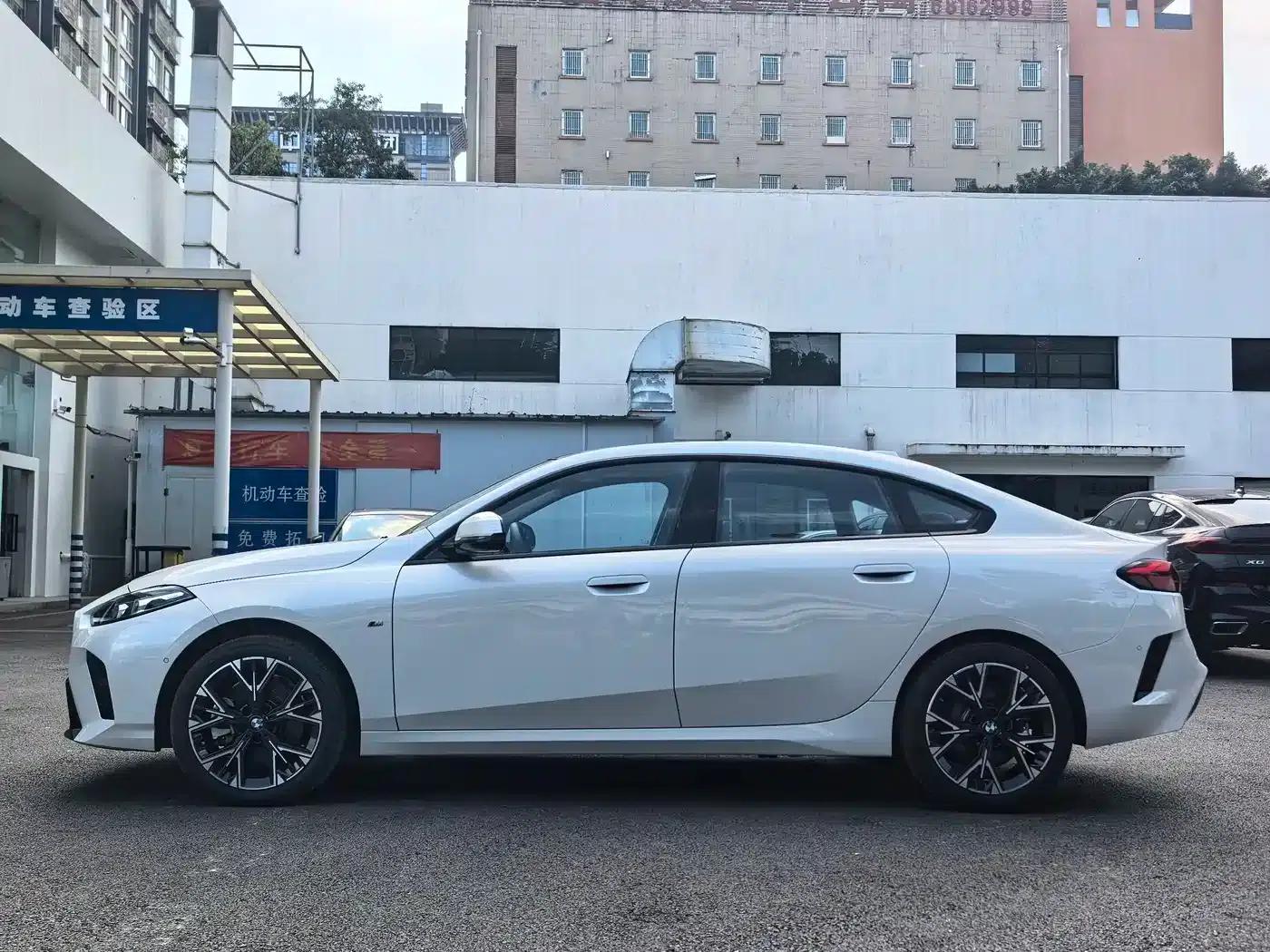 2025 BMW 2 Series 225L M Sport Package — миниатюра 6