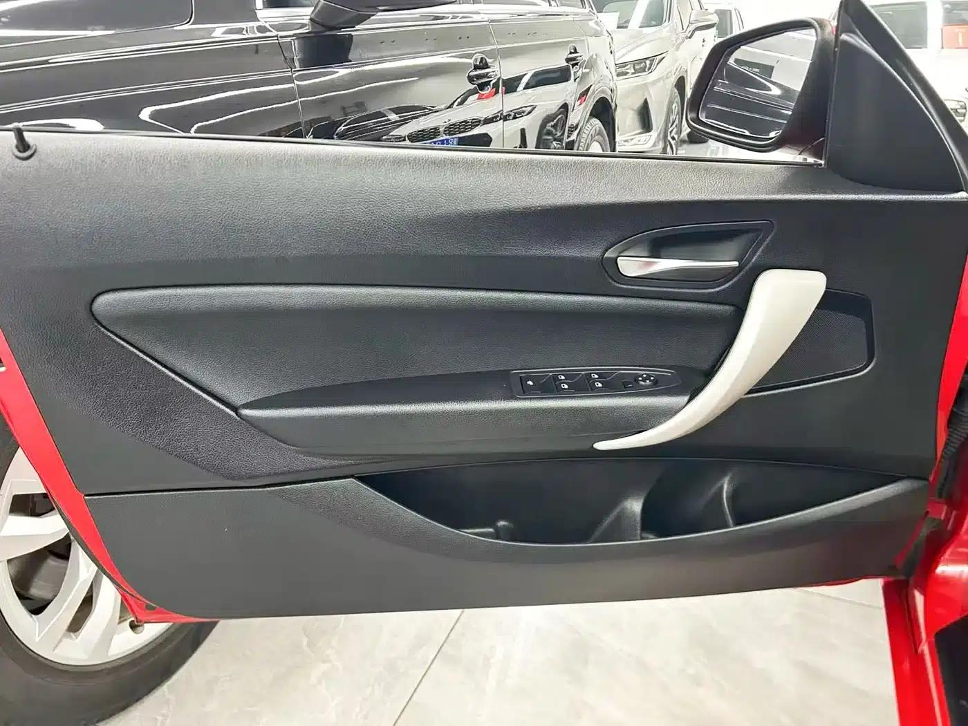 BMW 2 Series (Imported) 2015 220i Convertible Coupe Leading Model — миниатюра 18