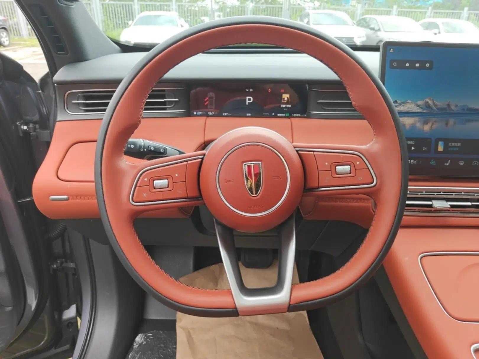 Hongqi HS6 PHEV 2026 220 All-Wheel Drive Smart Hybrid Version — миниатюра 13