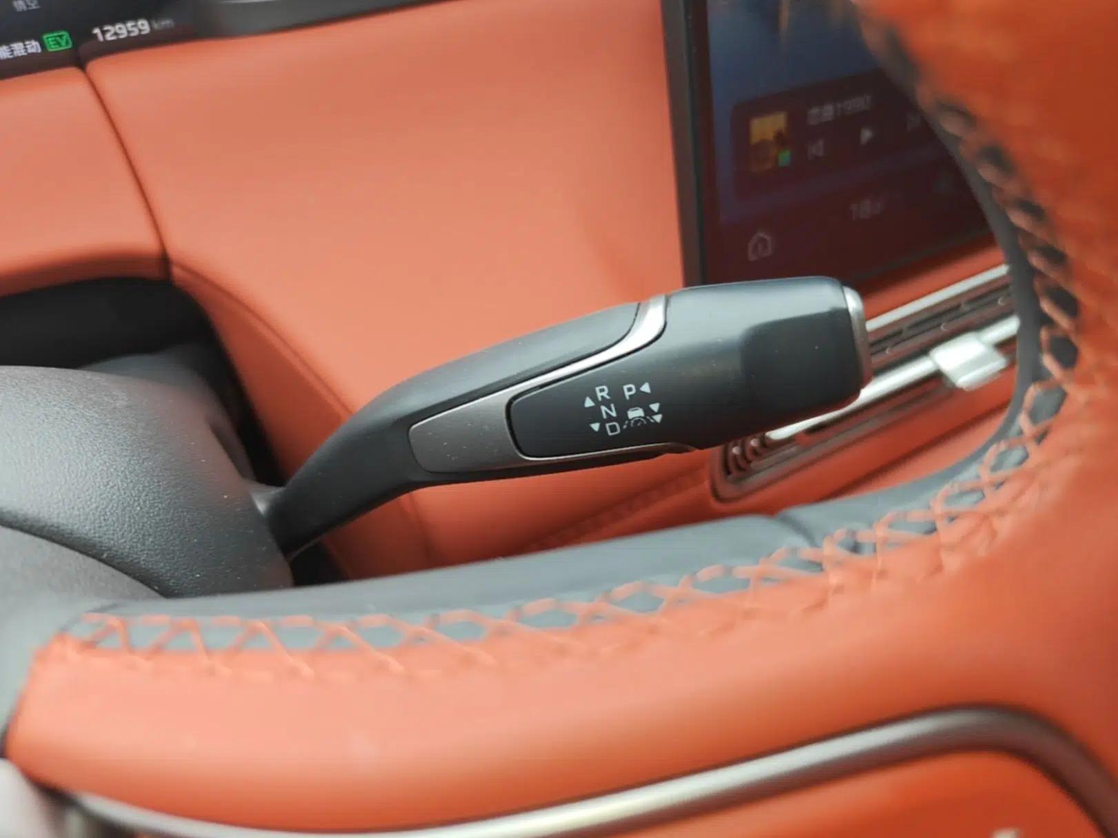 Hongqi HS6 PHEV 2026 220 All-Wheel Drive Smart Hybrid Version — миниатюра 16
