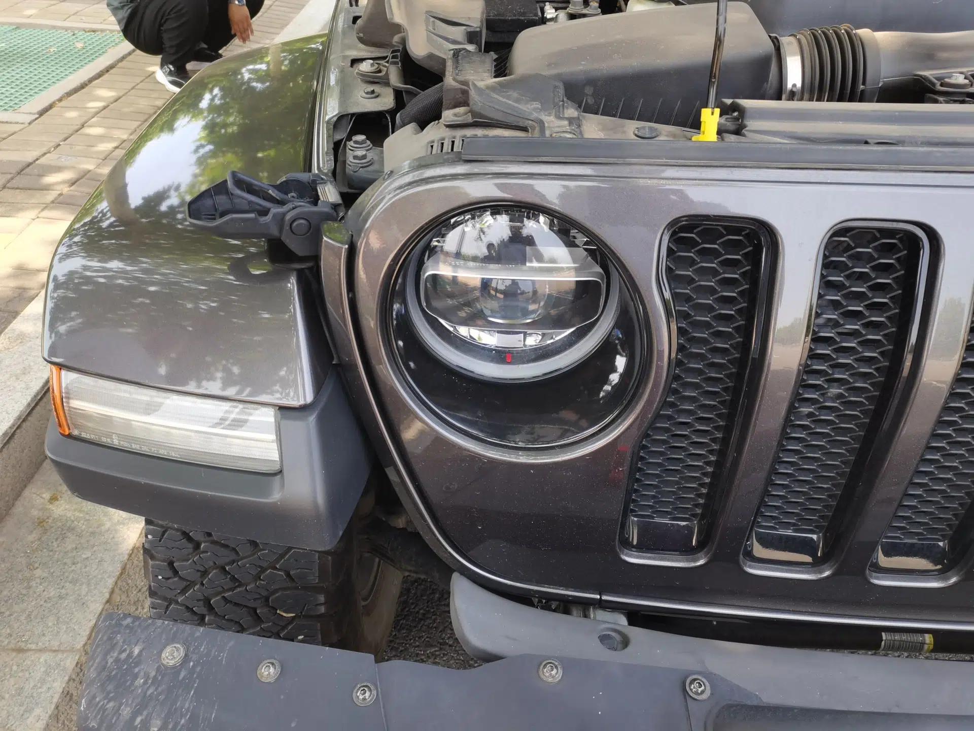 Jeep Wrangler 2022 2.0T High Altitude Four-Door Edition — миниатюра 7