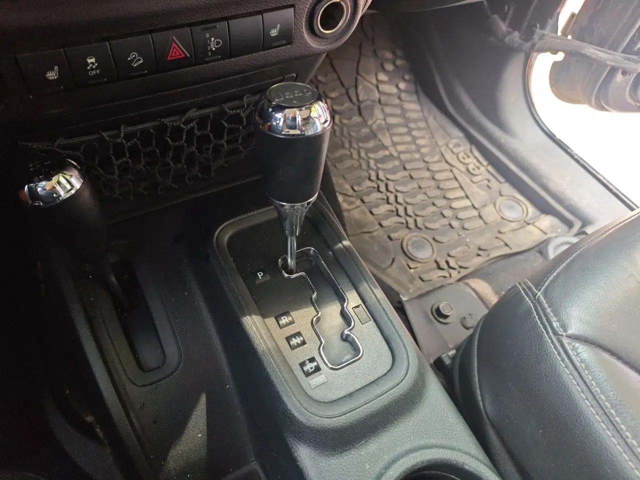 Jeep Wrangler 2017 3.6L Rubicon Four-Door Comfort Edition — миниатюра 14