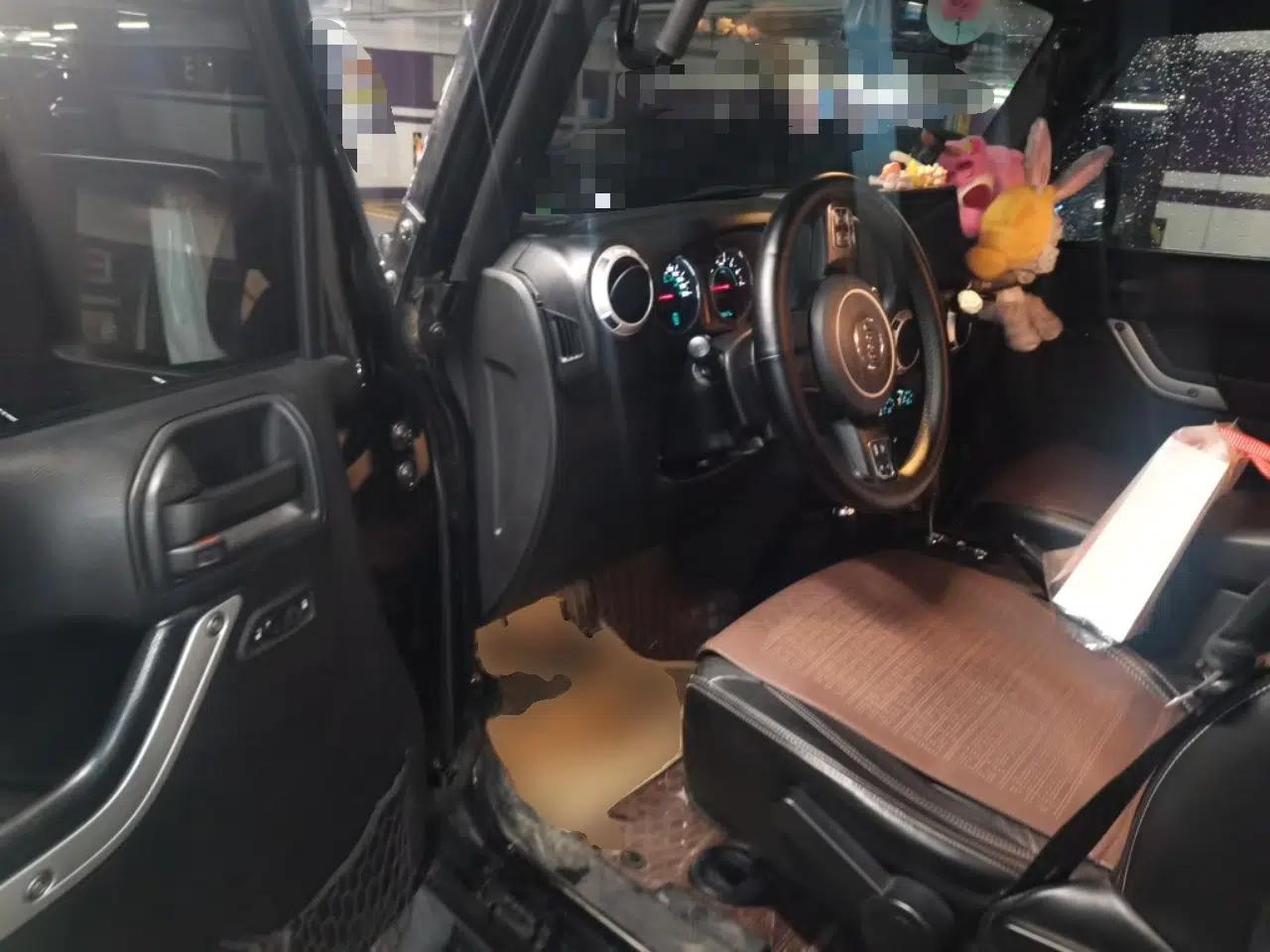Jeep Wrangler 2017 3.0L Sahara Four-Door Comfort Edition — миниатюра 16